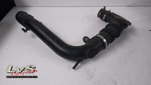 Gebruikte Luchtinlaat slang Ford B-Max (JK8) 1.0 EcoBoost 12V 100 Prijs € 45,00 Margeregeling aangeboden door LvS Carparts