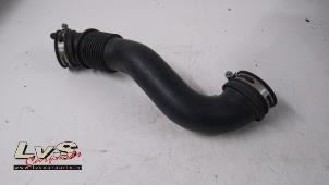 Gebruikte Luchtinlaat slang Ford B-Max (JK8) 1.0 EcoBoost 12V 100 Prijs € 19,00 Margeregeling aangeboden door LvS Carparts