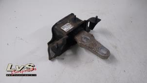 Gebruikte Versnellingsbak Steun Ford B-Max (JK8) 1.0 EcoBoost 12V 100 Prijs € 14,00 Margeregeling aangeboden door LvS Carparts