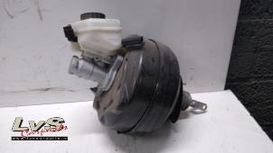 Gebruikte Rembekrachtiger BMW 1 serie (F21) 116i 1.6 16V Prijs € 50,00 Margeregeling aangeboden door LvS Carparts