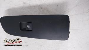 Gebruikte Raam schakelaar elektrisch BMW 1 serie (E88) 118i 16V Prijs € 10,00 Margeregeling aangeboden door LvS Carparts