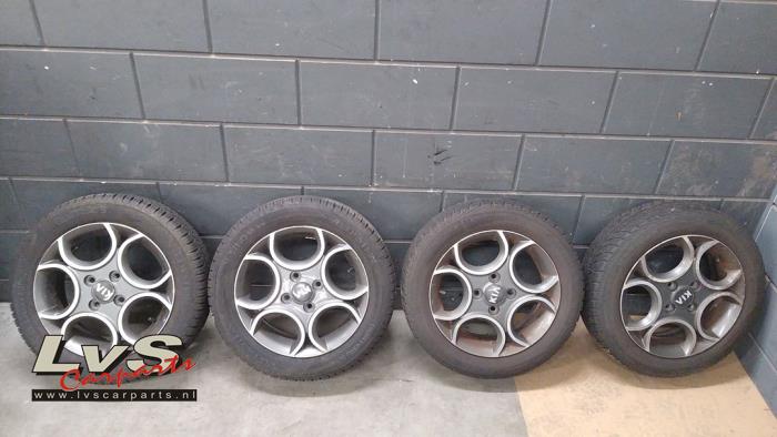 Kia Picanto Velgen set + banden