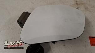 Gebruikte Tank Klep Peugeot 208 II (UB/UH/UP) 1.2 Vti 12V PureTech 75 Prijs € 48,40 Inclusief btw aangeboden door LvS Carparts