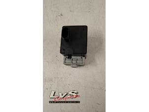 Gebruikte Stuurslot Renault Clio IV Estate/Grandtour (7R) 0.9 Energy TCE 90 12V Prijs € 35,00 Margeregeling aangeboden door LvS Carparts