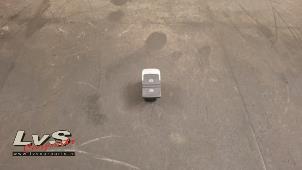 Gebruikte Schakelaar handrem Seat Leon (5FB) 2.0 TSI FR 16V Prijs € 12,50 Margeregeling aangeboden door LvS Carparts