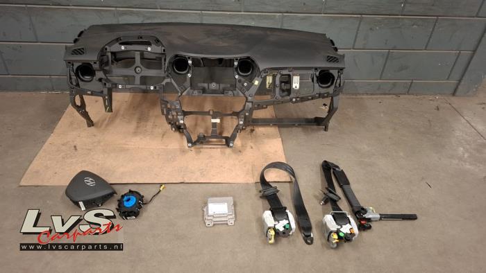 Hyundai I10 Airbag set + dashboard