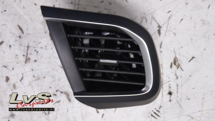 Opel Vivaro Grille aération tableau de bord