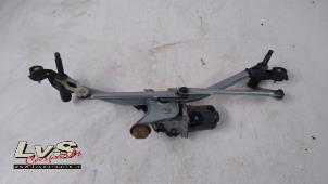 Gebruikte Ruitenwismotor + Mechaniek Opel Corsa F (UB/UH/UP) 1.2 Turbo 12V 100 Prijs € 24,00 Margeregeling aangeboden door LvS Carparts
