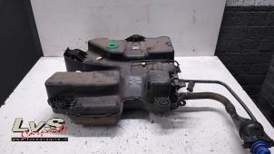 Gebruikte Adblue tank Opel Vivaro 2.0 CDTI 177 Prijs € 484,00 Inclusief btw aangeboden door LvS Carparts