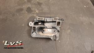 Gebruikte Bumpersteun rechts-achter Peugeot 208 II (UB/UH/UP) 1.2 Vti 12V PureTech 75 Prijs € 25,00 Margeregeling aangeboden door LvS Carparts