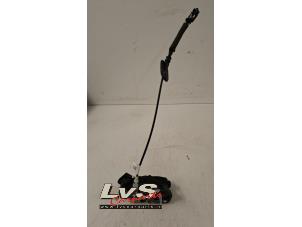 Gebruikte Slotmechaniek Portier 4Deurs rechts-achter Ford EcoSport (JK8) 1.0 EcoBoost 12V 125 Prijs € 40,00 Margeregeling aangeboden door LvS Carparts