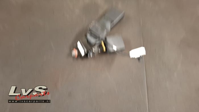 Kia Stonic Insertion ceinture de sécurité arrière droite