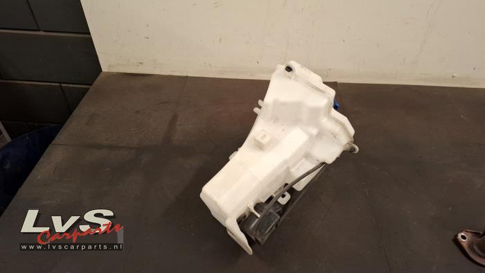 Kia Stonic Réservoir lave-glace avant