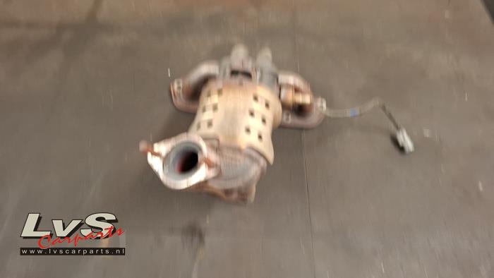 Kia Stonic Exhaust manifold + catalyst