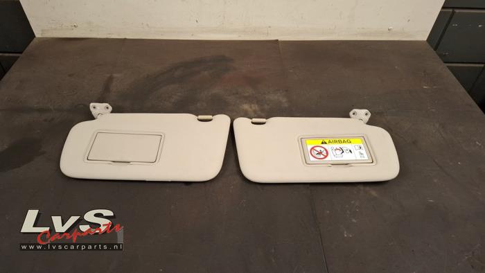 Nissan Pulsar Sonnenblenden-Set