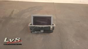 Gebruikte Display Multi Media regelunit Audi A1 (8X1/8XK) 1.6 TDI 16V Prijs € 95,00 Margeregeling aangeboden door LvS Carparts