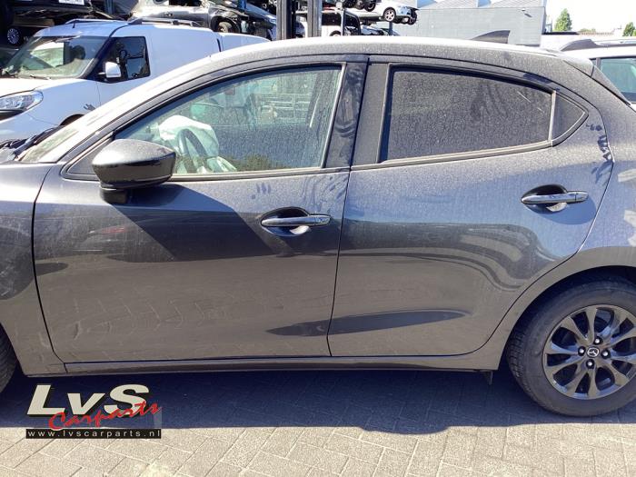 Mazda 2. Tür 4-türig links vorne