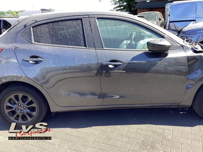 Mazda 2. Tür 4-türig rechts vorne