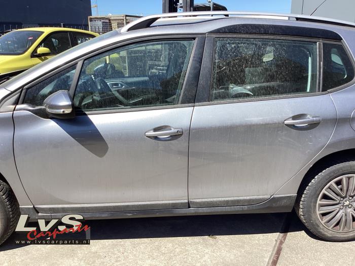 Peugeot 2008 Tür 4-türig links vorne
