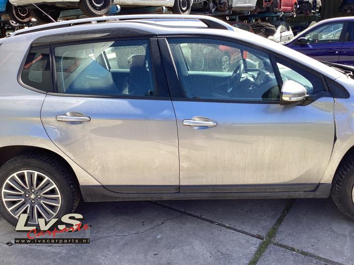 Peugeot 2008 Tür 4-türig rechts vorne
