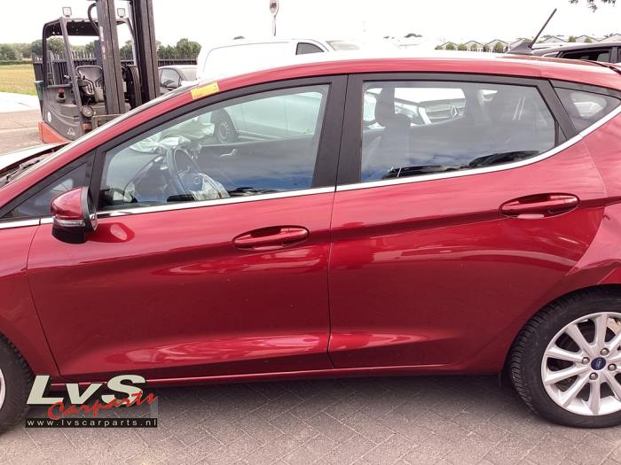 Ford Fiesta Tür 4-türig links vorne