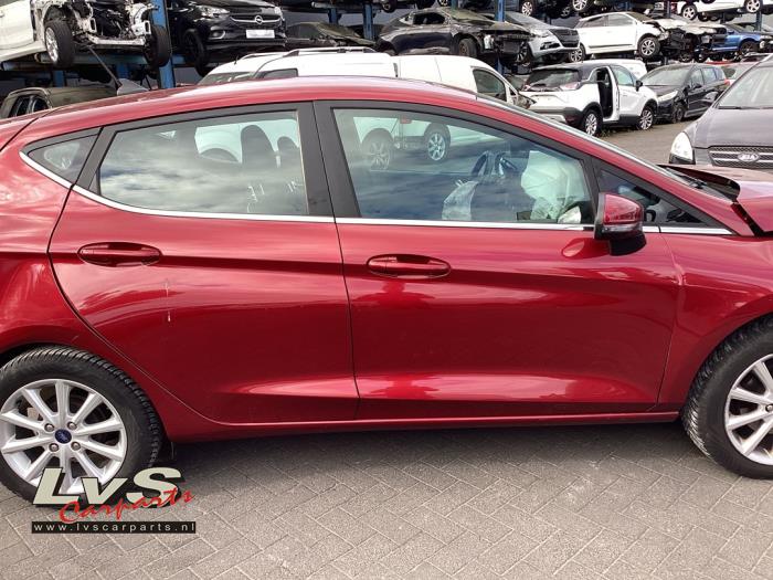 Ford Fiesta Tür 4-türig rechts vorne