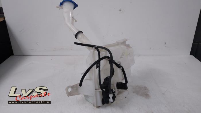 Ford Focus Front windscreen washer reservoir