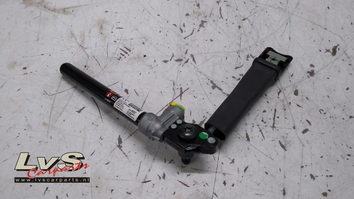 Opel Karl Seatbelt tensioner, right