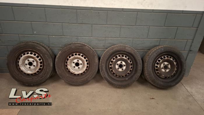 Volkswagen Transporter Felgen Set + Reifen