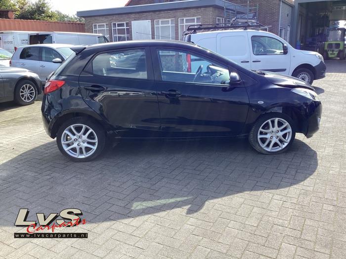 Mazda 2. Tür 4-türig rechts hinten