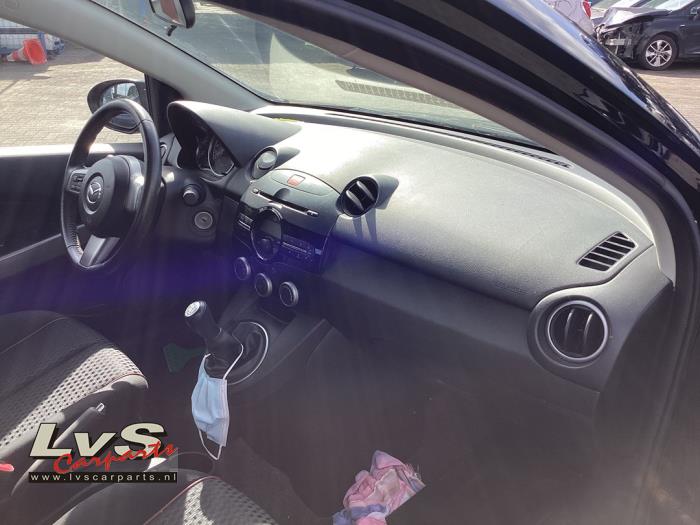 Mazda 2. Airbag set + dashboard