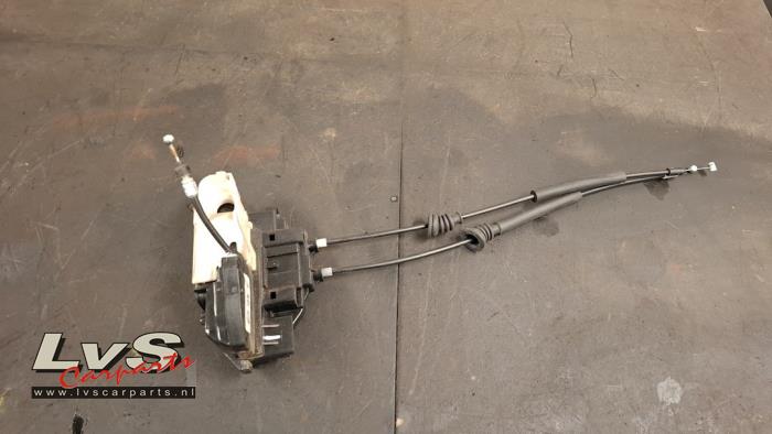 Hyundai I30 Front door lock mechanism 4-door, right