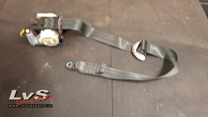 Hyundai H300 Seatbelt tensioner, right