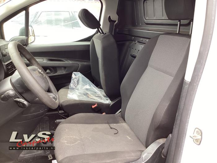 Toyota Pro-Ace City Stoel links