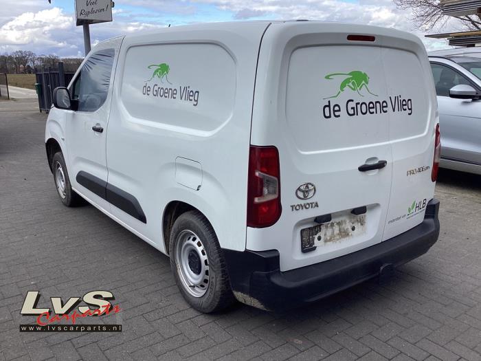 Toyota Pro-Ace City Rücklicht links