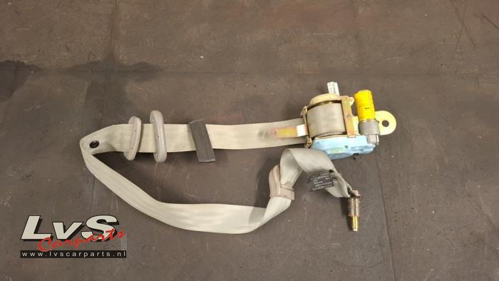 Kia Sorento Seatbelt tensioner, right