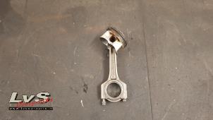 Gebruikte Drijfstang Ford Fiesta 7 1.0 EcoBoost 12V Prijs € 50,00 Margeregeling aangeboden door LvS Carparts