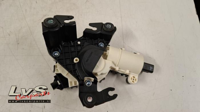 Citroen C4 Picasso Tailgate lock mechanism