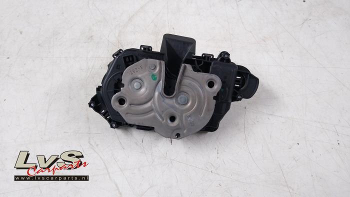 Volkswagen Caddy Sliding door lock mechanism, right