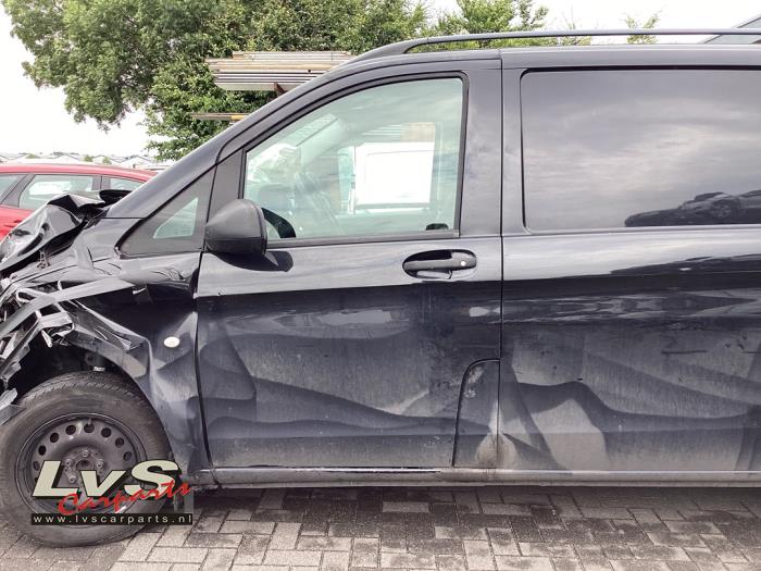 Mercedes Vito Door 2-door, left