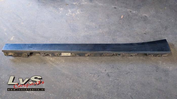 BMW 1-Serie Side skirt, left