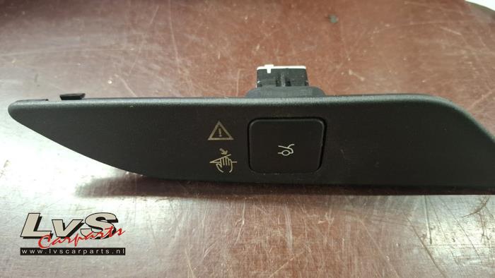 Citroen C4 Picasso Tailgate switch