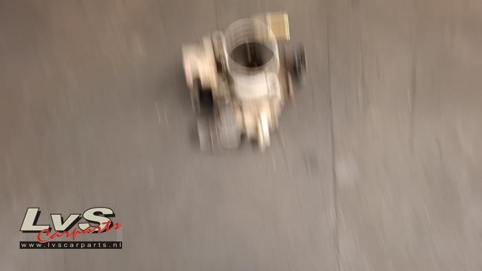 Suzuki Swift Drosselklappengehäuse