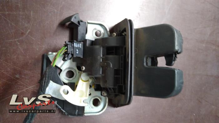 Audi A4 Tailgate lock mechanism
