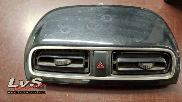 Mitsubishi Space Star Grille aération tableau de bord