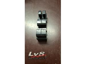 Gebruikte Raam schakelaar elektrisch Nissan Note (E12) 1.5 dCi 90 Prijs € 45,00 Margeregeling aangeboden door LvS Carparts