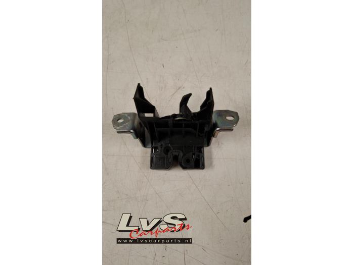 Peugeot 108 Tailgate lock mechanism
