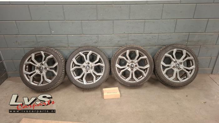 Ford Fiesta Sportvelgenset + banden