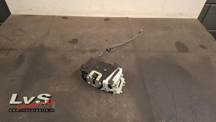 Kia Venga Front door lock mechanism 4-door, right