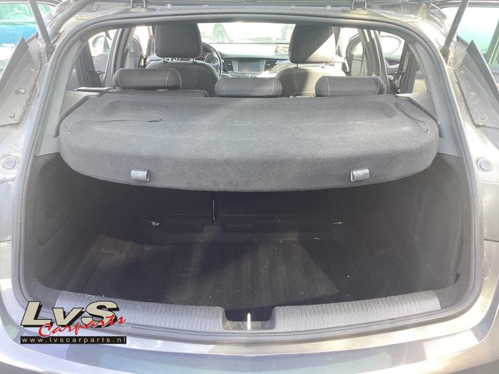 Opel Astra Hutablage